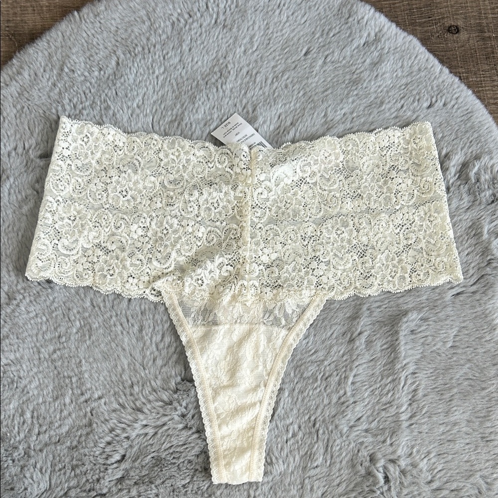 NWT Soma Embraceable Allover Lace Retro Thong Panty L